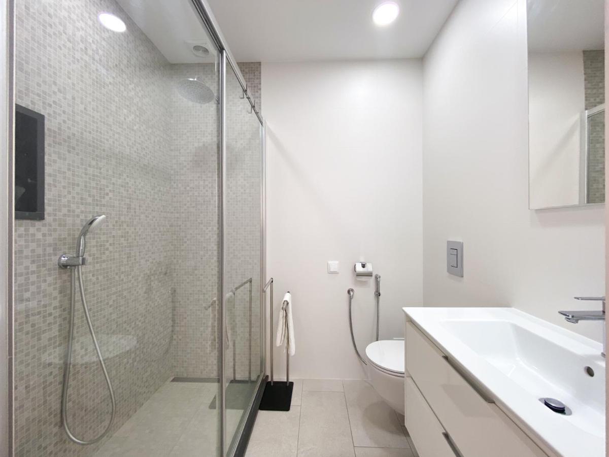 Apartment Modern In The Heart Of #1942 *