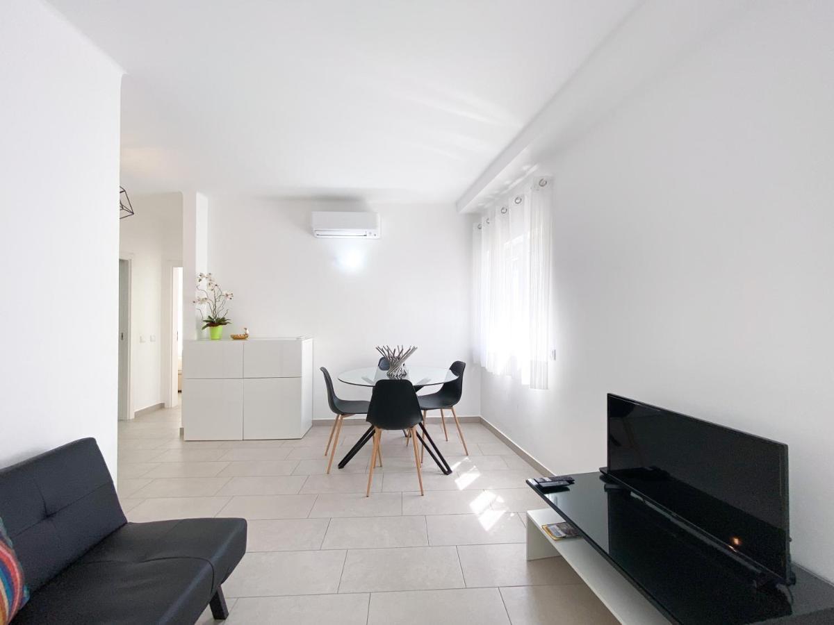 Modern In The Heart Of #1942 Apartment *