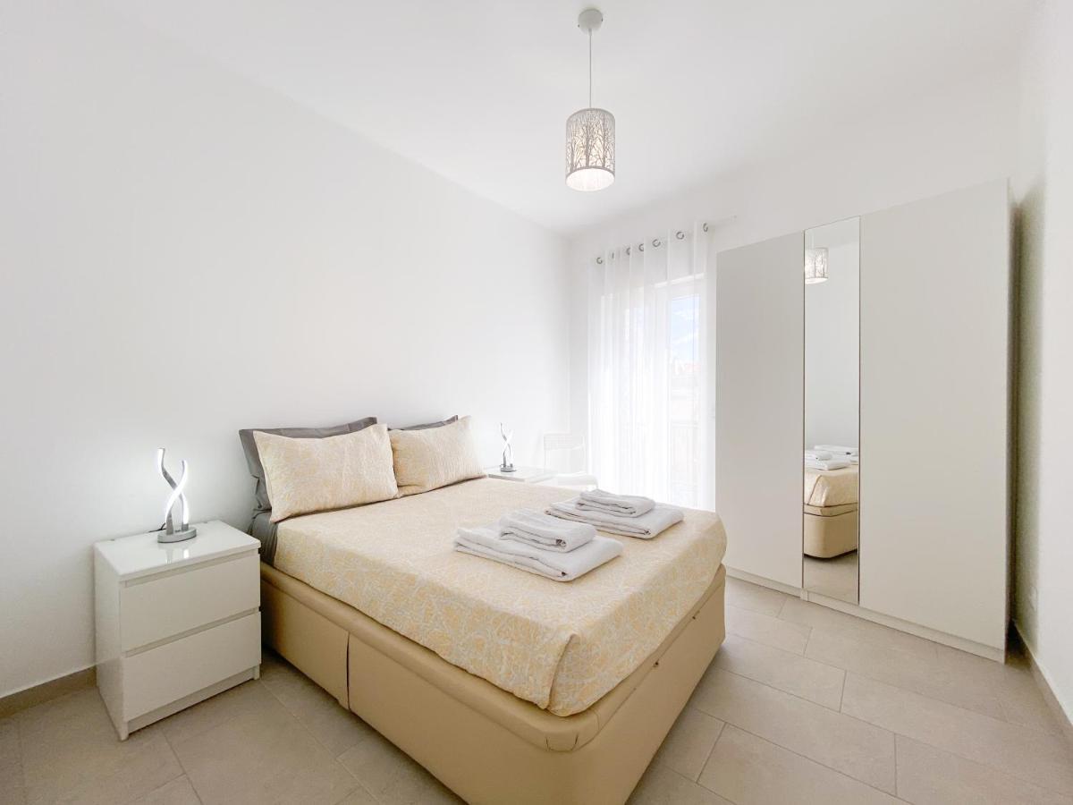 Apartment Modern In The Heart Of #1942