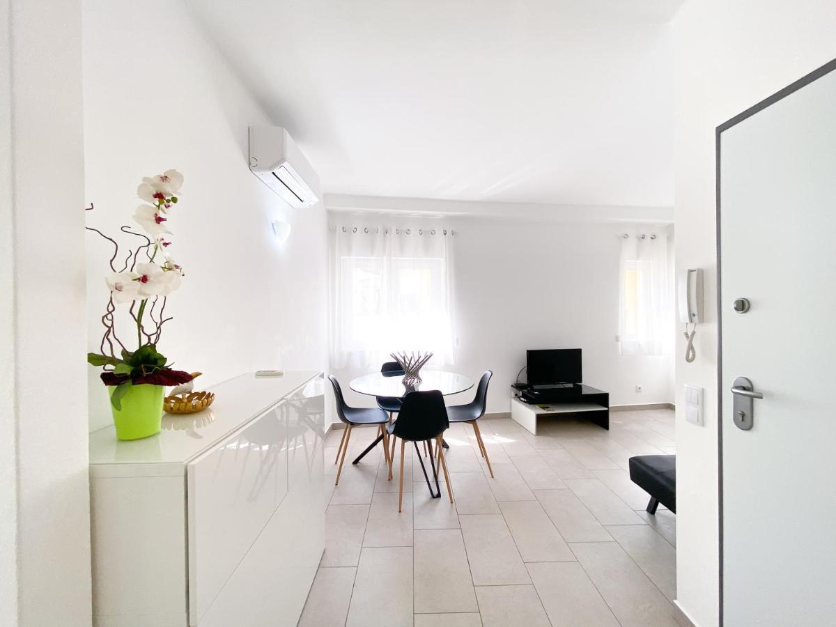 Modern In The Heart Of #1942 *